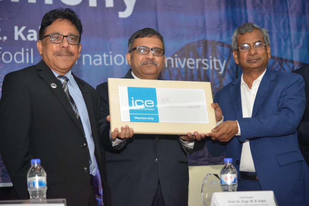 IUT and ICE representatives posing with MoU agreement